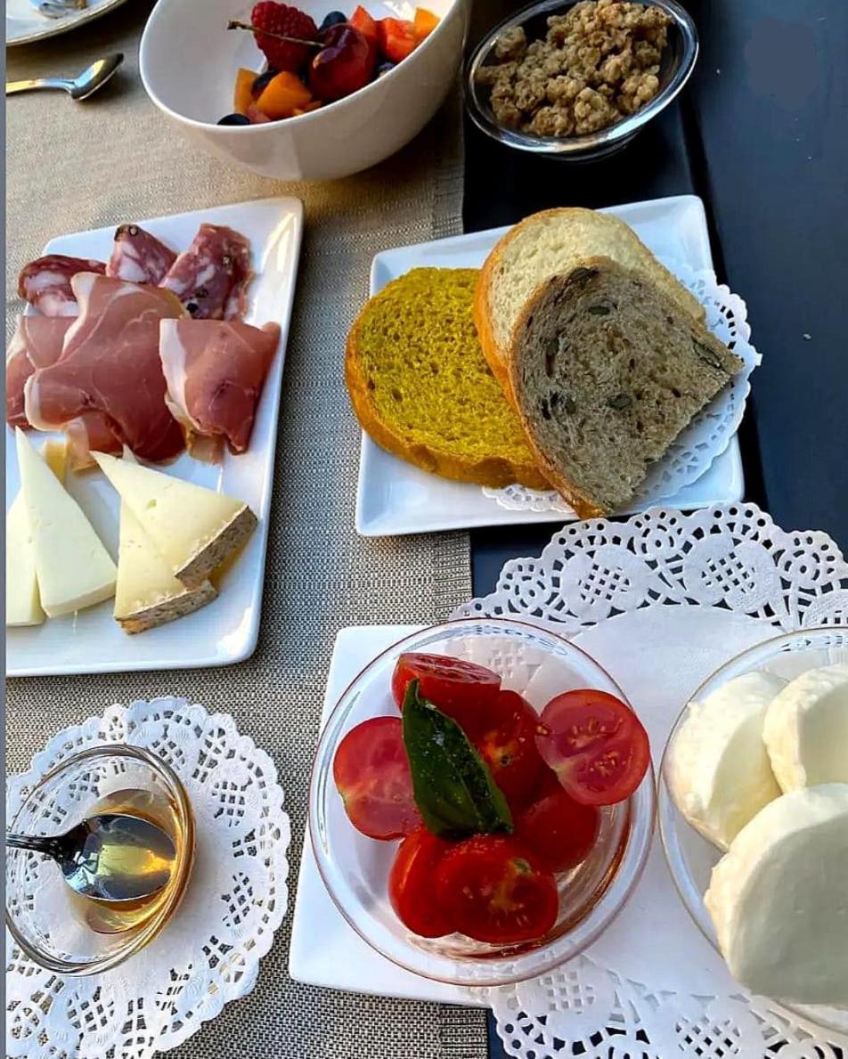 Dimora Delle Muse Bed & Breakfast Montalcino Bagian luar foto