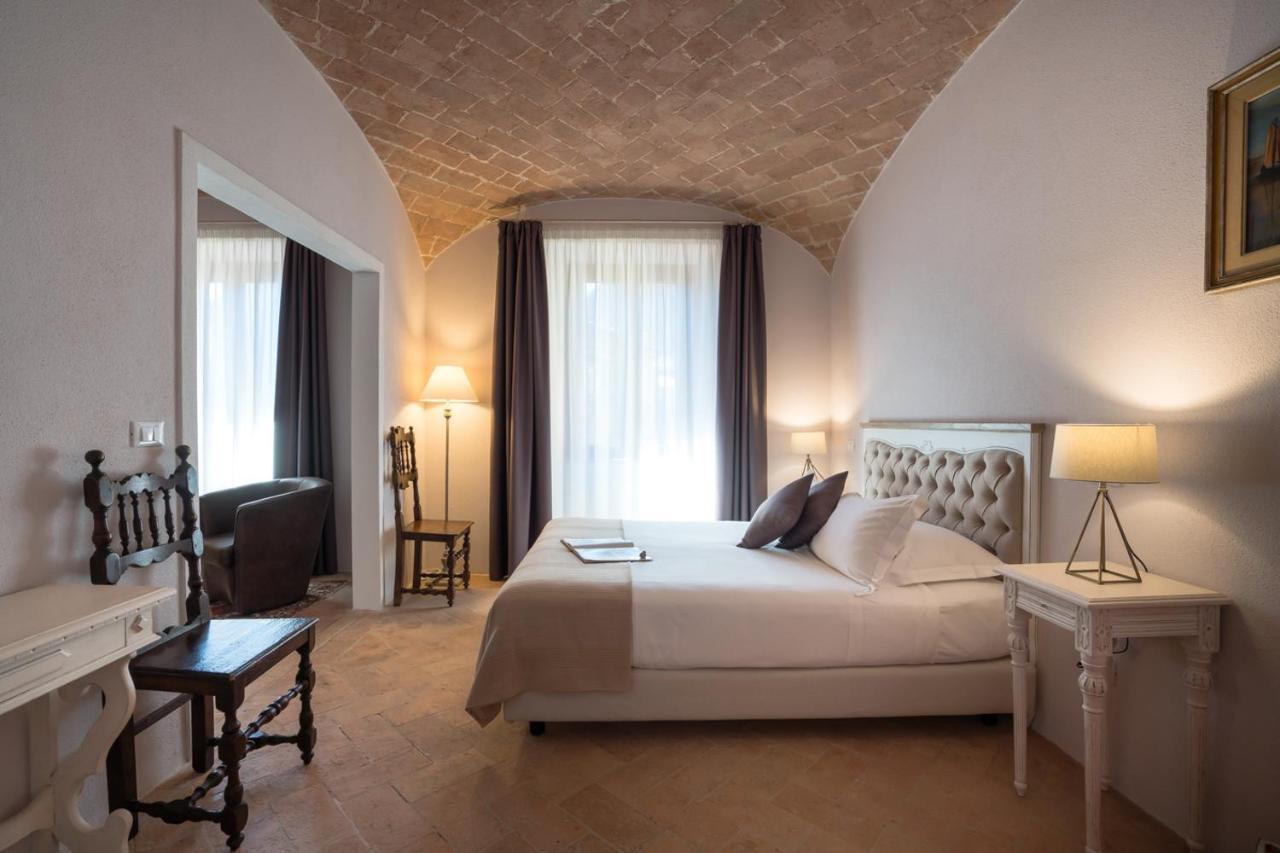 Dimora Delle Muse Bed & Breakfast Montalcino Bagian luar foto